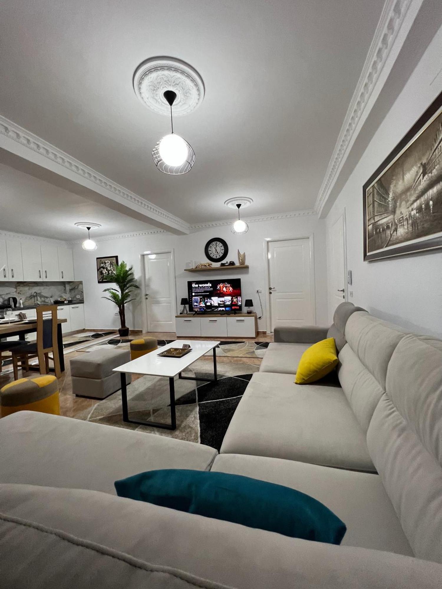 Daily Rent Apartment City Center Elbasan 6 מראה חיצוני תמונה